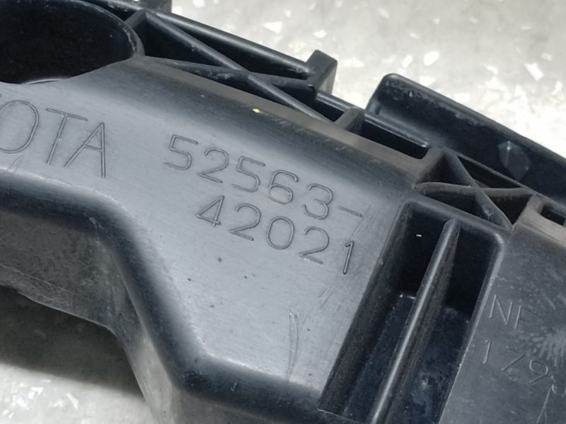 Кронштейн заднего бампера левый TOYOTA RAV4 05-12 2.4 2AZFE