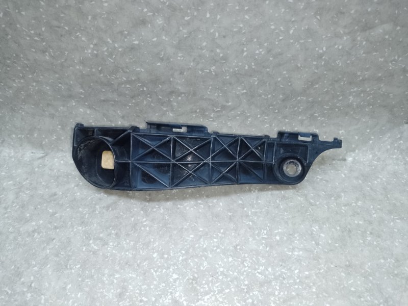 Запчасть кронштейн переднего бампера (на крыле) правый TOYOTA RAV4 05-12 2006 2.4 2AZFE 52535-42020 Б/У Кронштейн переднего бампера (на крыле) правый TOYOTA RAV4 05-12 2006 2.4 2AZFE 52535-42020 Б/У