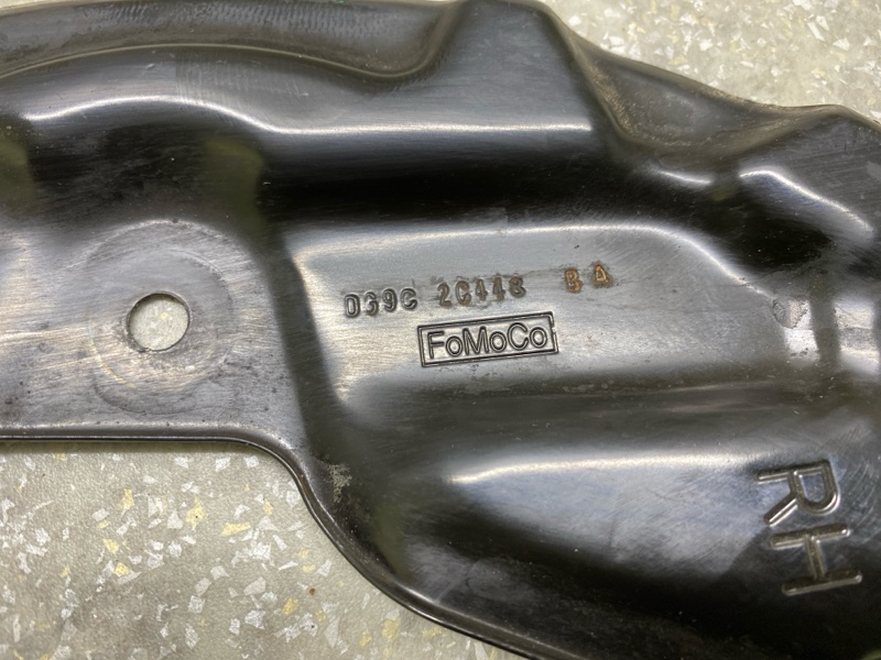 Защита тормозного диска передняя правая FORD FUSION 14- C20EDEF