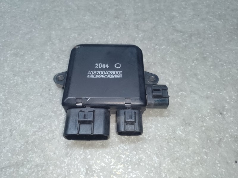 Блок управления вентилятором радиатора NISSAN LEAF 10-17 21493-EH10A Б/У