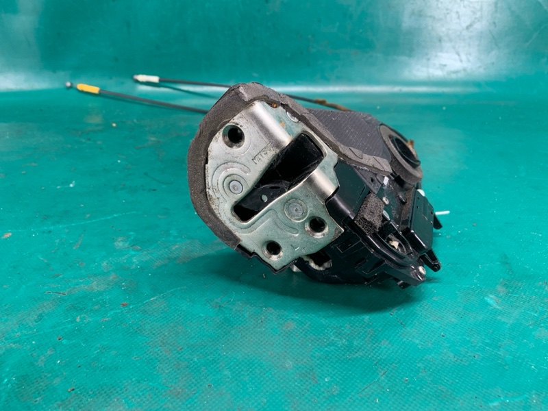 Замок двери задний левый TOYOTA AVALON 05-12 3.5 2GR-FE