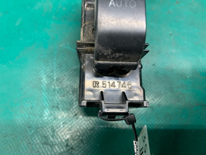 Кнопка стеклоподъемника передняя правая AVALON 05-12 2006 3.5 2GR-FE Кнопка стеклоподъемника передняя правая AVALON 05-12 2006 3.5 2GR-FE