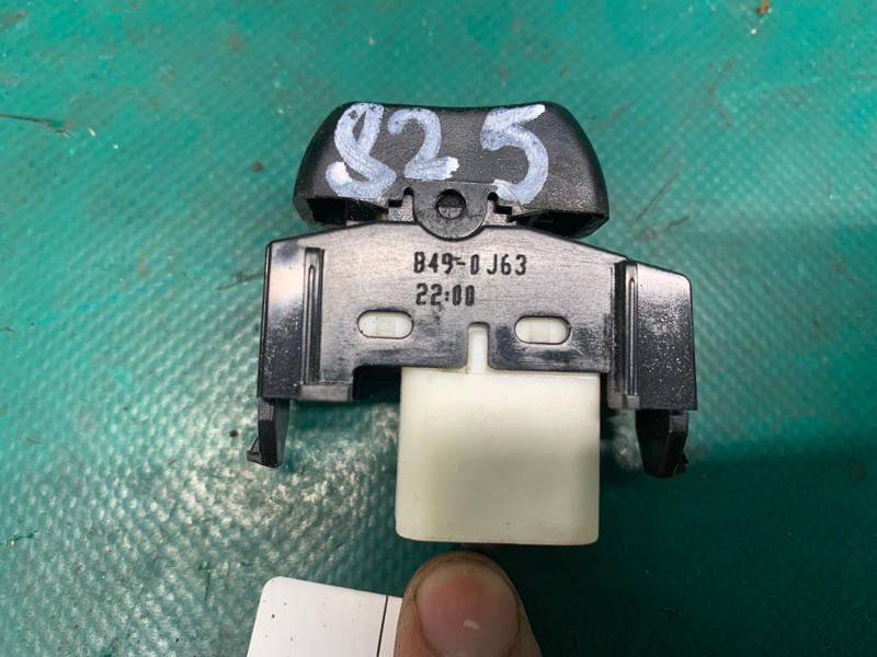 Кнопка центрального замка передняя правая AVALON 05-12 2006 3.5 2GR-FE