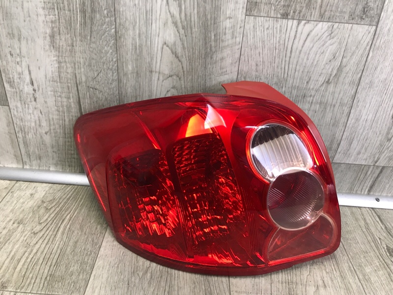 Фонарь наружный левый TOYOTA AURIS 06-12 -10 81561-02380 Б/У