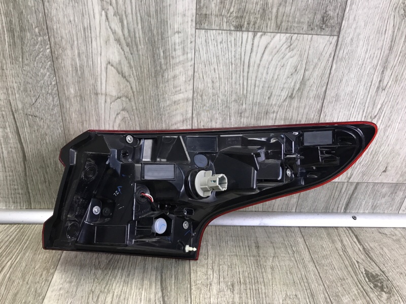 Фонарь наружный левый NISSAN QASHQAI/ROGUE SPORT 14- J11