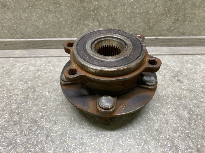Запчасть ступица передняя MAZDA CX-5 (KF) 16-21 2018 2.5L KD35-33-04XE Б/У Ступица передняя MAZDA CX-5 (KF) 16-21 2018 2.5L KD35-33-04XE Б/У