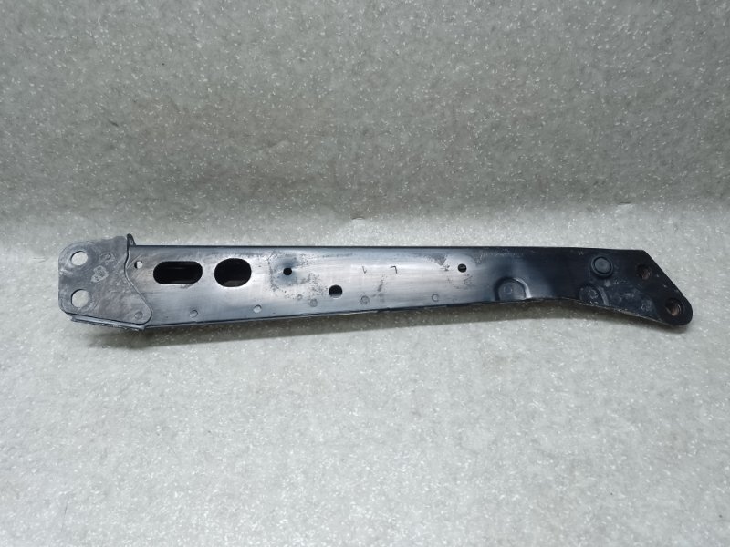 Крепление балки подвески переднее левое TOYOTA PRIUS - 30 09-17 XW30 1.8 2ZRFXE