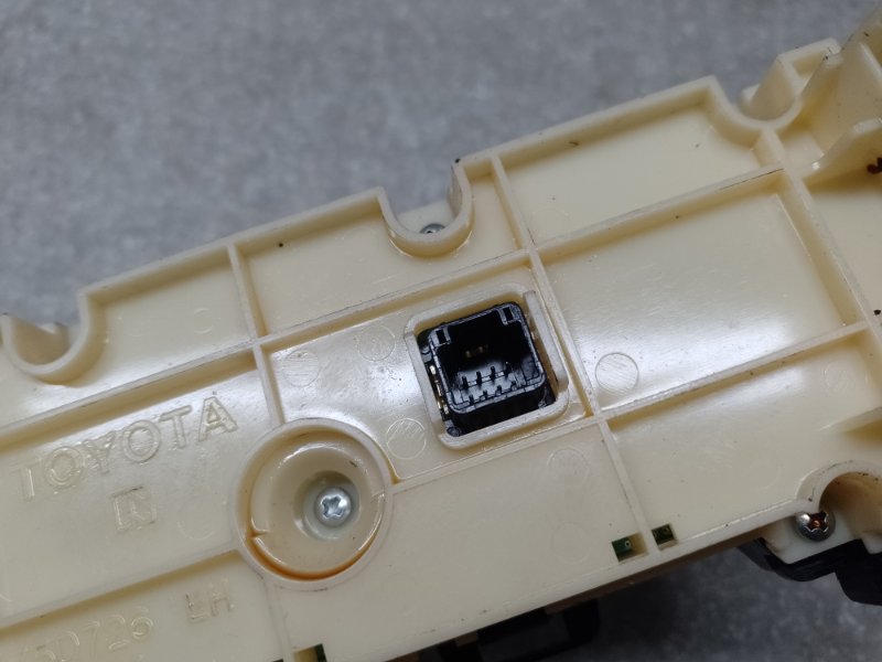 Блок управления печкой PRIUS - 30 09-17 2011 XW30 1.8 2ZRFXE