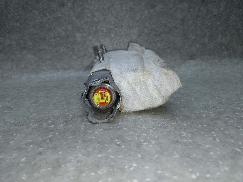 Подушка безопасности в сиденье левая TOYOTA PRIUS - 30 09-17 XW30 1.8 2ZRFXE