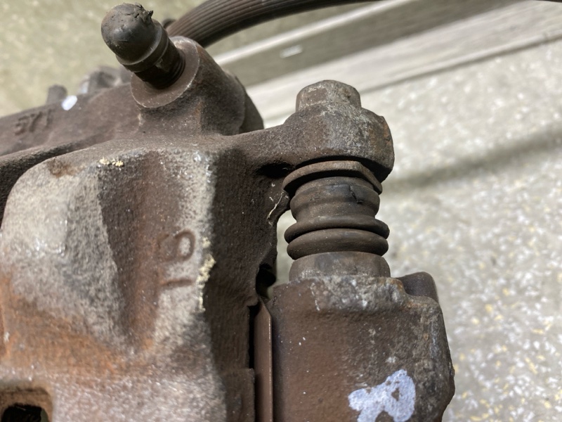 Суппорт тормозной передний правый FORESTER 12-19 2015 2.5 FB25B