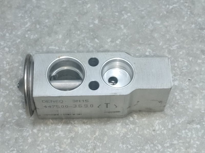 Клапан кондиционера PRIUS - 30 09-17 2011 XW30 1.8 2ZRFXE