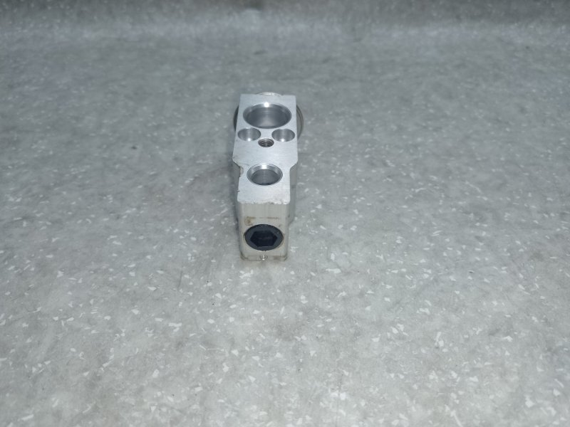 Клапан кондиционера PRIUS - 30 09-17 2011 XW30 1.8 2ZRFXE