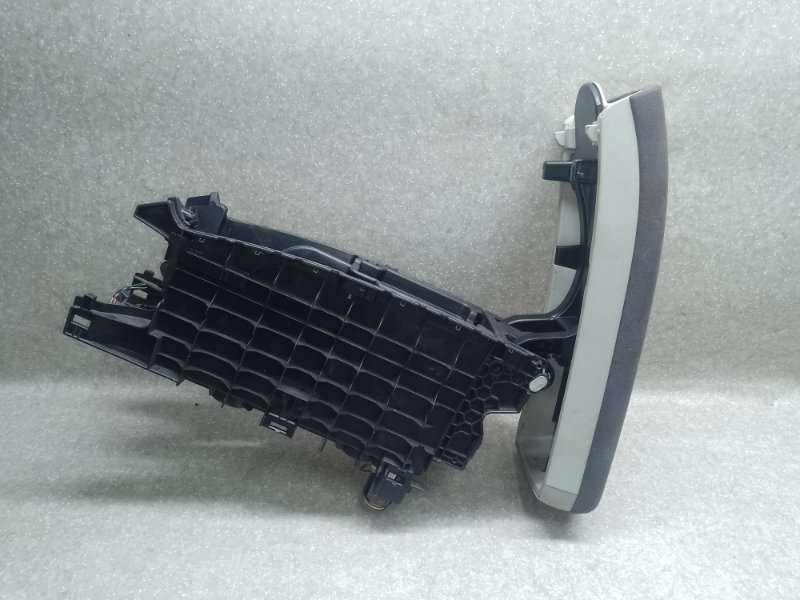 Подлокотник TOYOTA PRIUS - 30 09-17 2011 XW30 1.8 2ZRFXE 58901-47092-B3 Б/У