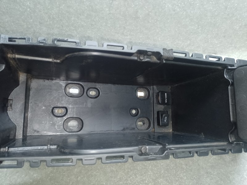 Подлокотник PRIUS - 30 09-17 2011 XW30 1.8 2ZRFXE