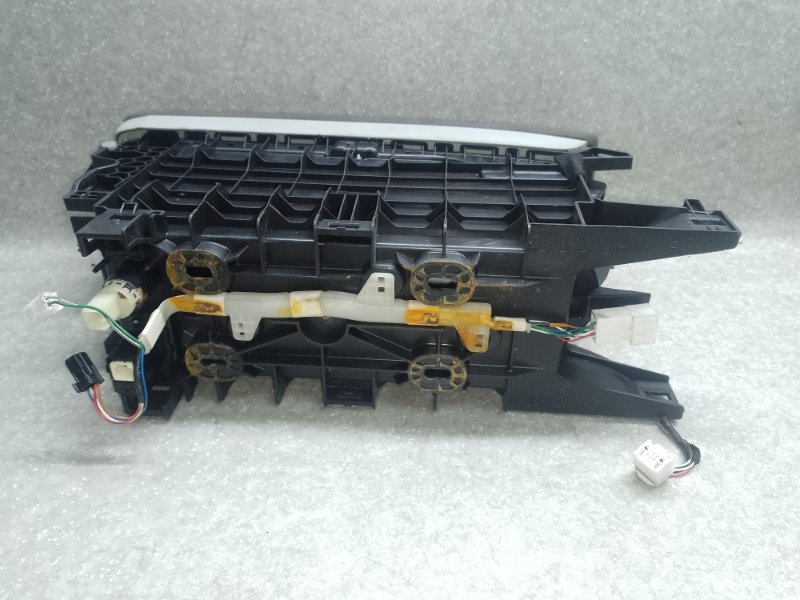 Подлокотник PRIUS - 30 09-17 2011 XW30 1.8 2ZRFXE