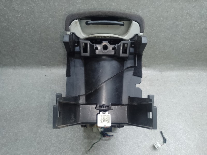 Подлокотник PRIUS - 30 09-17 2011 XW30 1.8 2ZRFXE