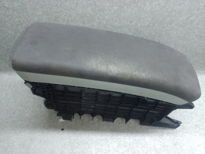 Подлокотник PRIUS - 30 09-17 2011 XW30 1.8 2ZRFXE