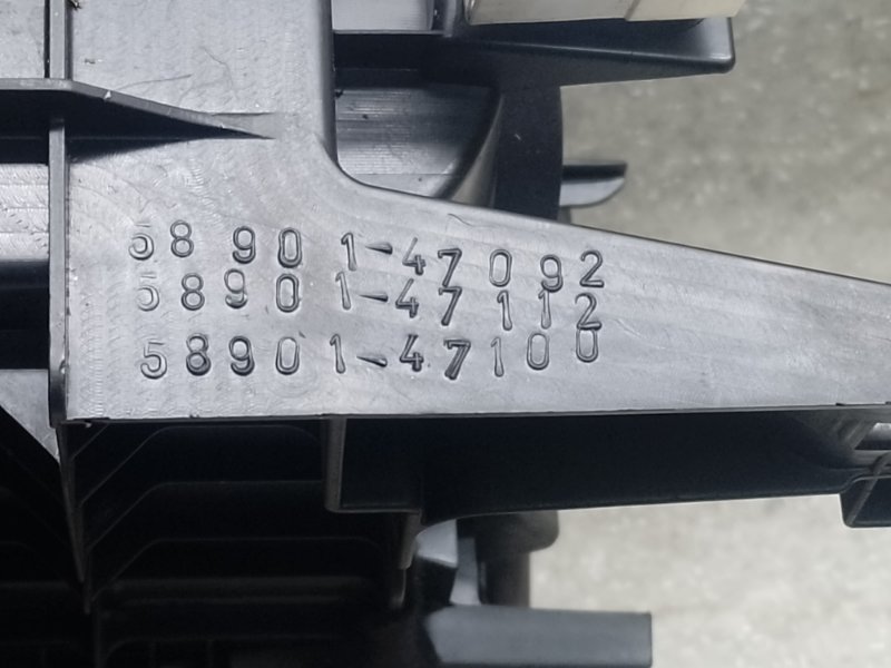 Подлокотник PRIUS - 30 09-17 2011 XW30 1.8 2ZRFXE