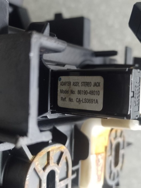 Подлокотник PRIUS - 30 09-17 2011 XW30 1.8 2ZRFXE