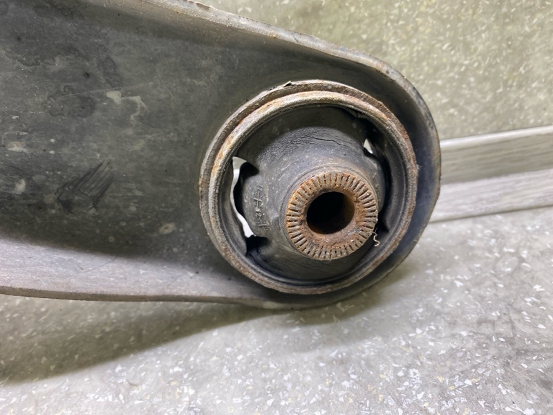 Рычаг передней подвески нижний правый ACCENT RB 10- 2014 ХЭТЧБЭК 1.6 G4FD