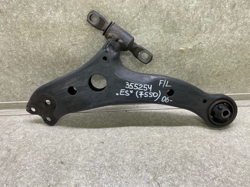 Рычаг передней подвески нижний левый LEXUS ES350 06-12 2007 3.5 2GR-FE 48069-33060 Б/У