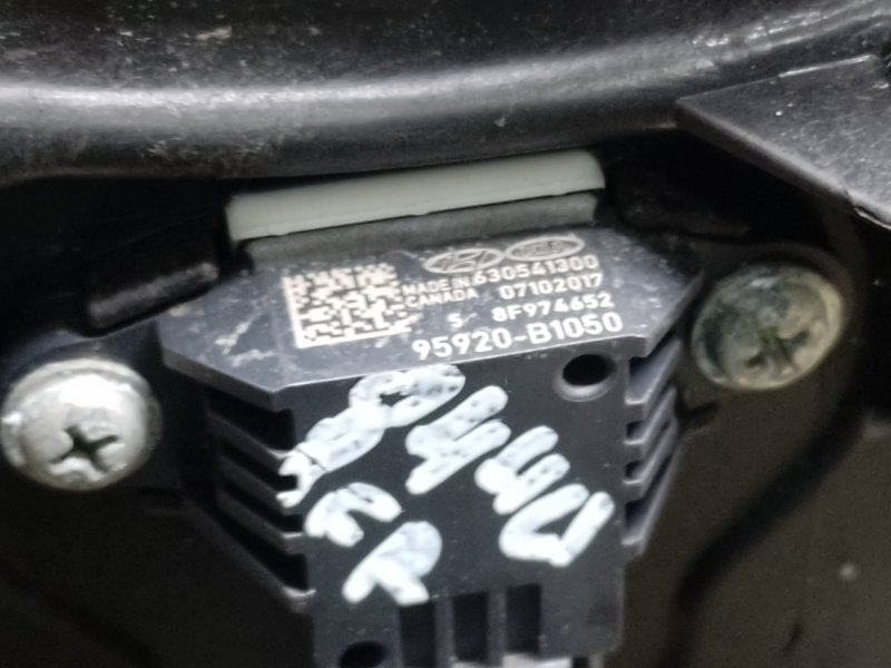 Стеклоподъемник передний правый KIA SORENTO UM 14- 2.4 G4KJ Стеклоподъемник передний правый KIA SORENTO UM 14- 2.4 G4KJ