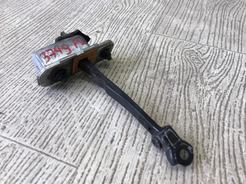 Ограничитель двери передний левый TUCSON TL 15-20 2015 G4FJ 1.6 Ограничитель двери передний левый TUCSON TL 15-20 2015 G4FJ 1.6