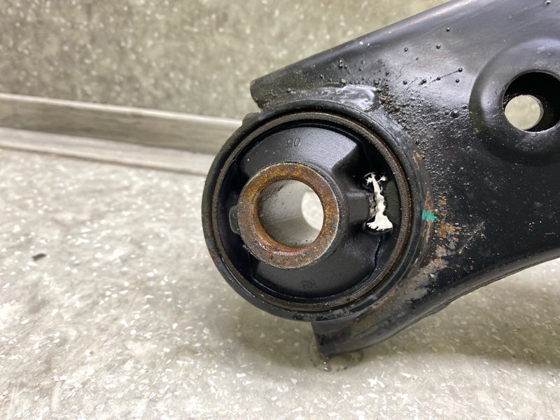 Рычаг передней подвески нижний правый SUBARU FORESTER 12-19 2.5 FB25B