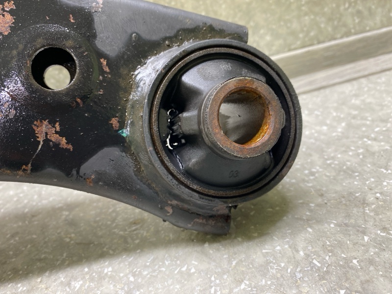 Рычаг передней подвески нижний левый SUBARU FORESTER 12-19 2.5 FB25B