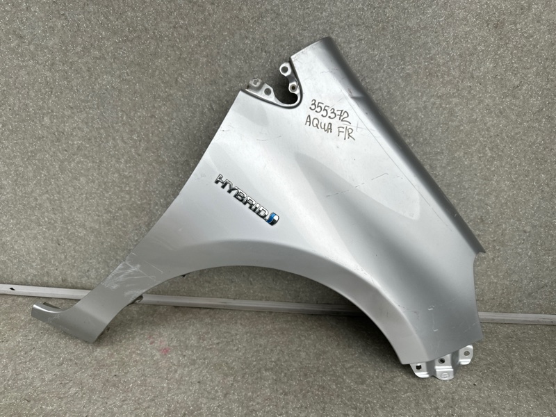 Крыло переднее правое TOYOTA PRIUS C/AQUA 11-14 53801-52130 Б/У
