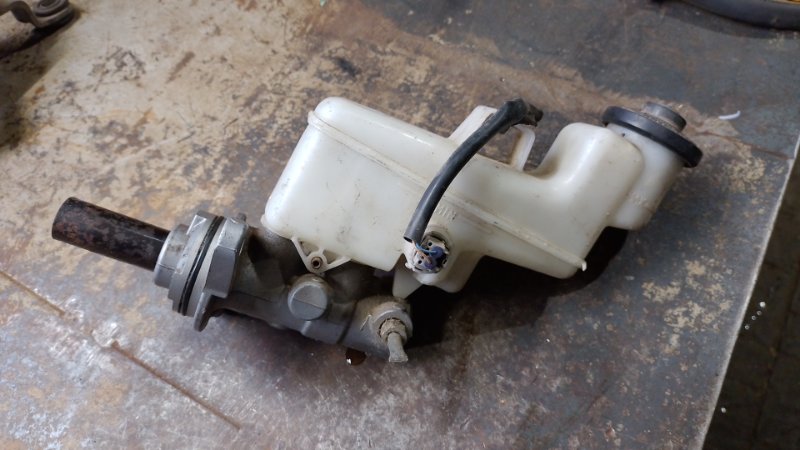 Главный тормозной цилиндр CAMRY 50 12-15