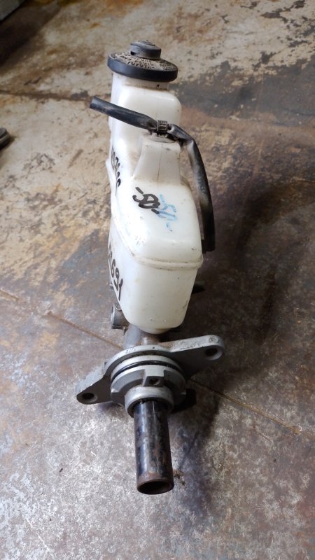 Главный тормозной цилиндр TOYOTA CAMRY 50 12-15