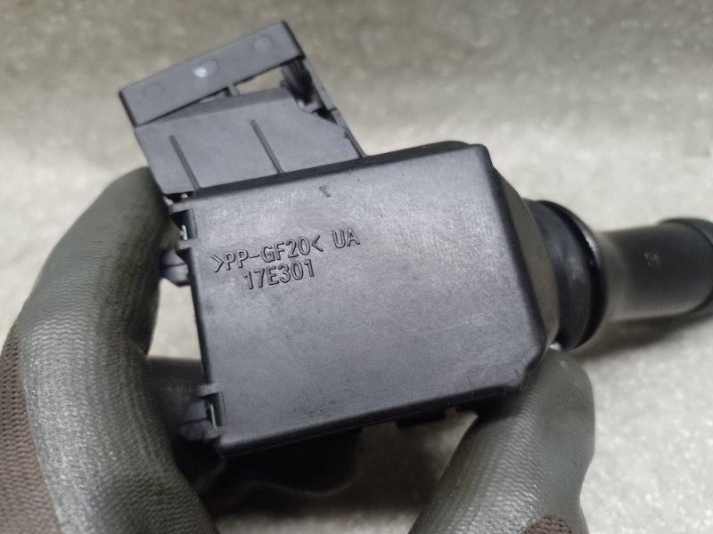 Подрулевой переключатель правый LEXUS CT200 11-17 1.8 2ZRFXE Подрулевой переключатель правый LEXUS CT200 11-17 1.8 2ZRFXE