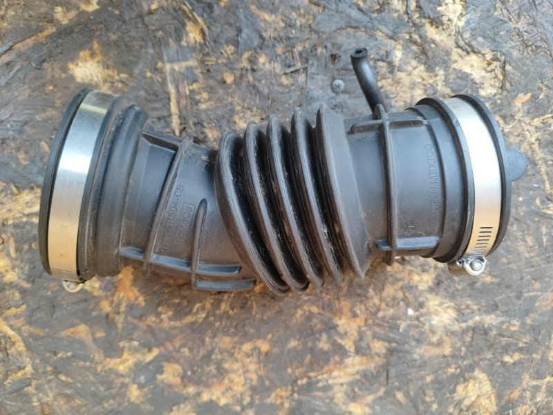 Патрубок впускной системы FORD ESCAPE 12-19 2018 T15HDTX GV61-9R504-CB Б/У