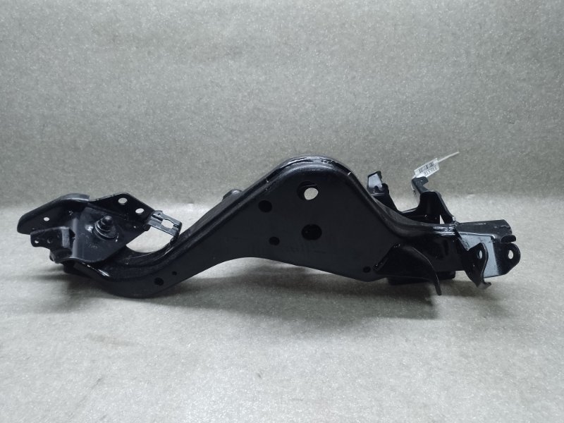 Рычаг задней подвески продольный правый NISSAN X-TRAIL/ROGUE T32 13-20 Рычаг задней подвески продольный правый NISSAN X-TRAIL/ROGUE T32 13-20