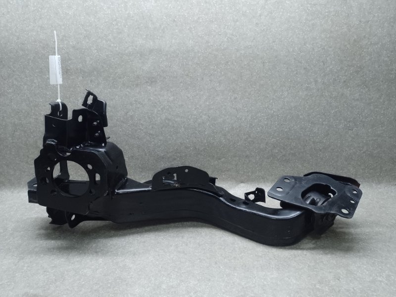 Рычаг задней подвески продольный правый X-TRAIL/ROGUE T32 13-20 Рычаг задней подвески продольный правый X-TRAIL/ROGUE T32 13-20