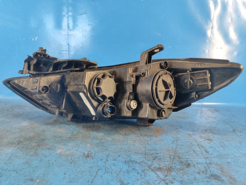 Фара правая ELANTRA AD 16-