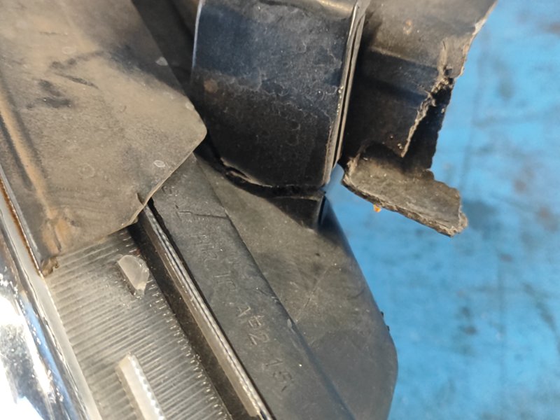 Фара правая ELANTRA AD 16-