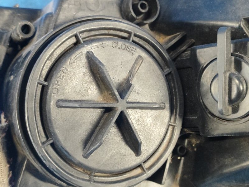 Фара правая ELANTRA AD 16-