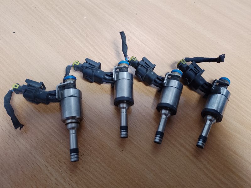 Запчасть форсунка топливная HYUNDAI ACCENT RB 10- 35310-2B130 Б/У Форсунка топливная HYUNDAI ACCENT RB 10- 35310-2B130 Б/У