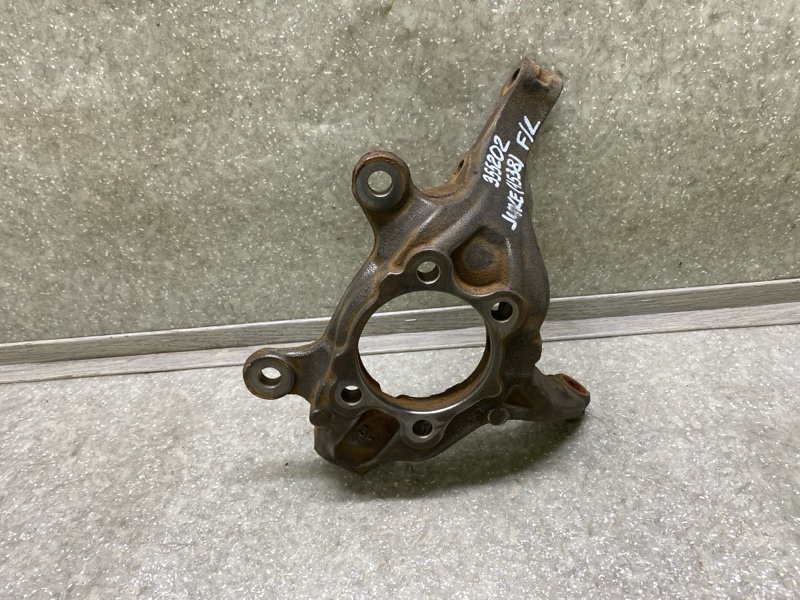 Кулак поворотный левый NISSAN JUKE 10-19 2011 1.6 MR16DDT 40015-1KA1A Б/У