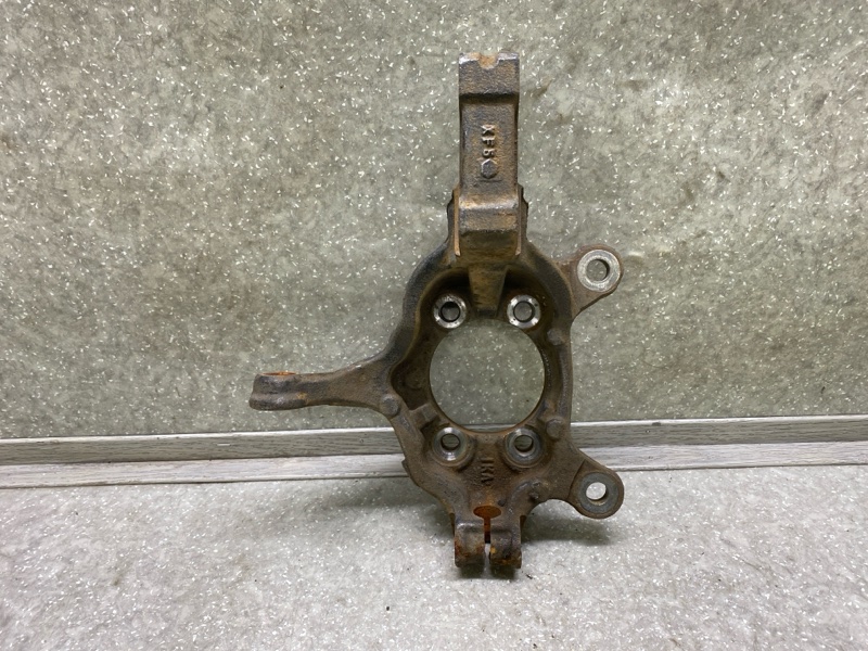 Кулак поворотный левый JUKE 10-19 2011 1.6 MR16DDT