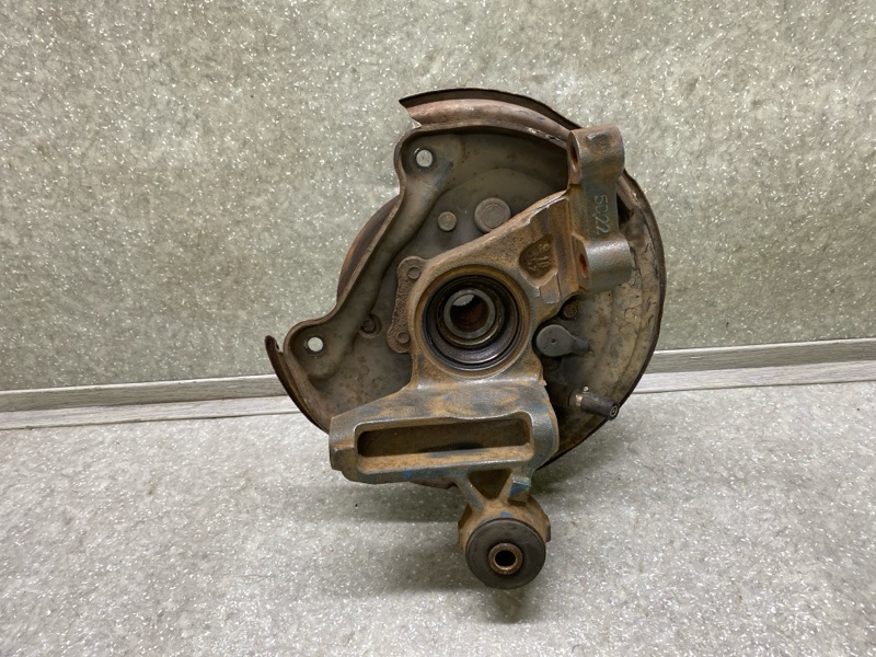 Цапфа левая SUBARU FORESTER SG 02-07 2005 2.5 EJ253 28419FE010 Б/У