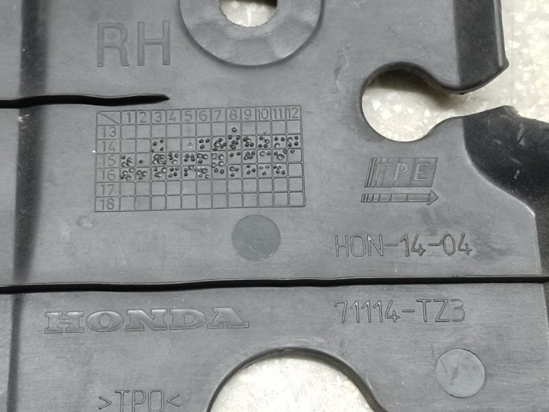 Дефлектор радиатора правый TLX 14-17 2017 2.4 K24W7