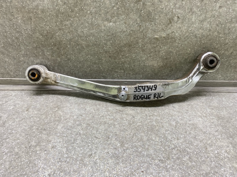 Рычаг задней подвески поперечный верхний левый NISSAN X-TRAIL/ROGUE T32 13-20 55121-JD02B Б/У