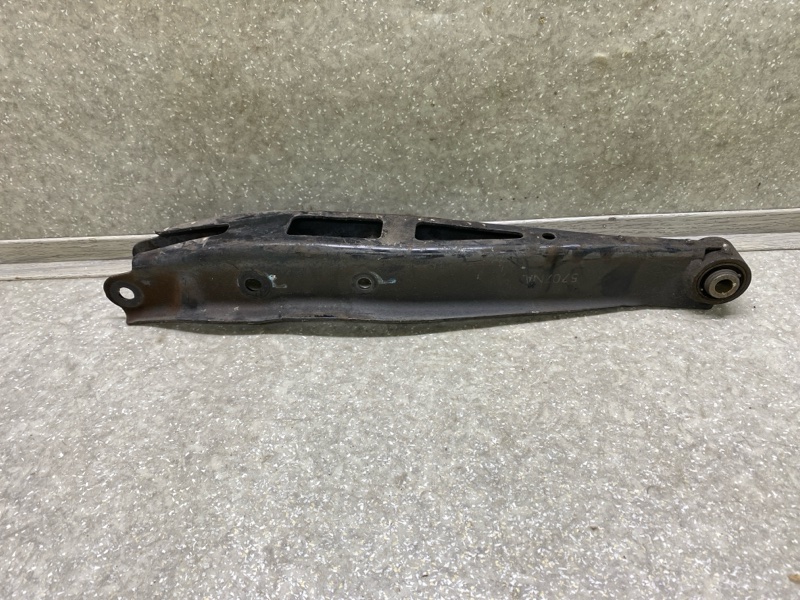 Рычаг задней подвески поперечный нижний задний правый SUBARU FORESTER 12-19 2015 2.5 FB25B 20250FG042 Б/У