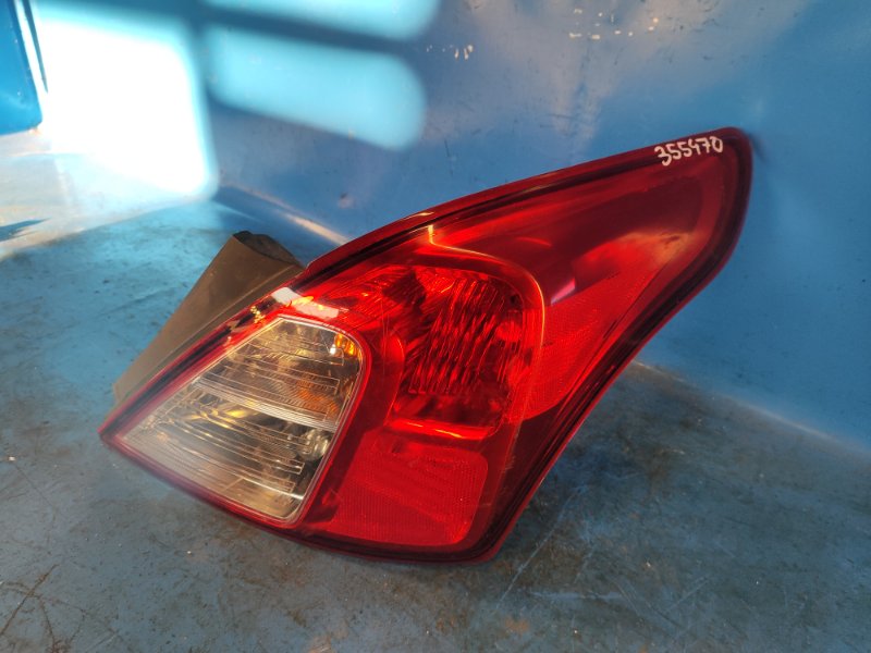 Фонарь наружный правый VERSA B17 11-19