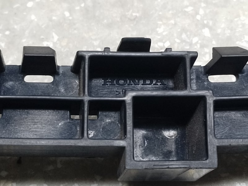 Кронштейн заднего бампера правый ACURA TLX 14-17 2.4 K24W7