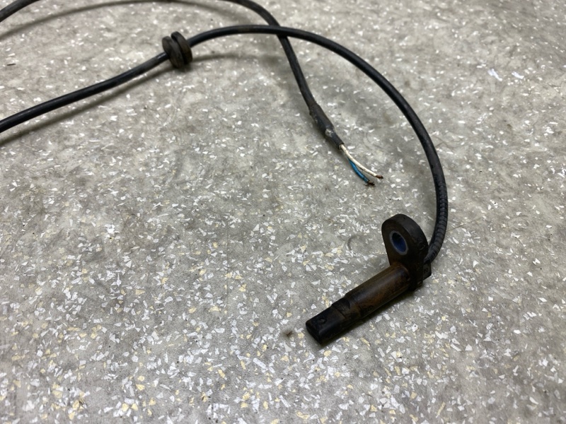 Датчик ABS передний правый JUKE 10-19 2011 1.6 MR16DDT