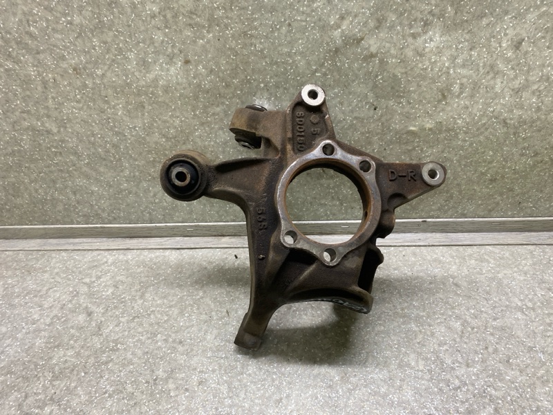 Цапфа правая SUBARU FORESTER 12-19 2015 2.5 FB25B 28411SG001 Б/У